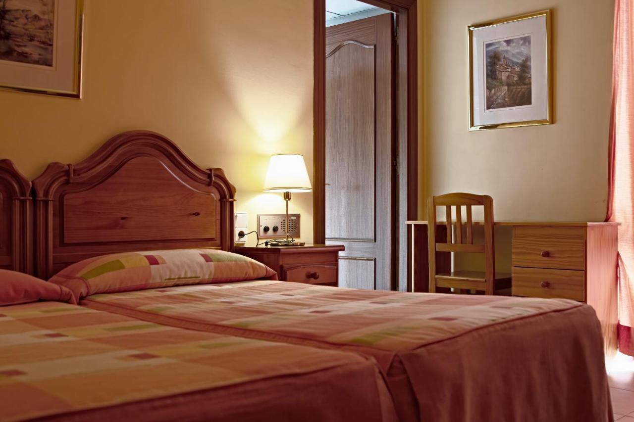 Pensio La Creu Hotel Esterri d'Àneu Kültér fotó