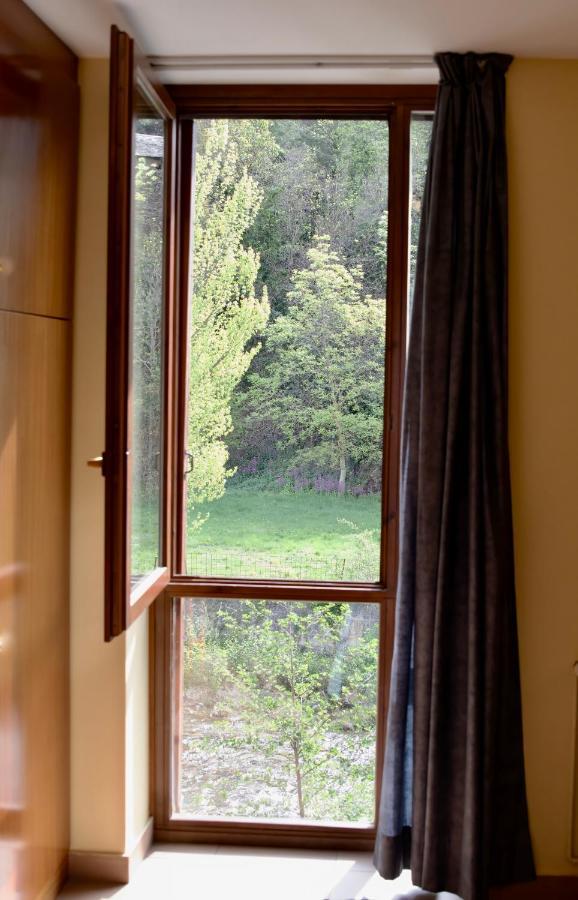 Pensio La Creu Hotel Esterri d'Àneu Kültér fotó