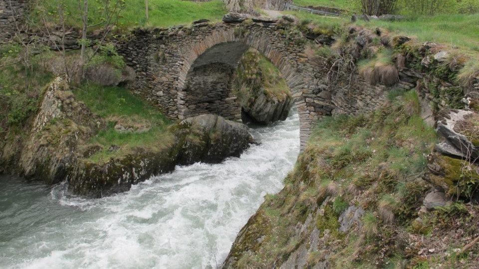 Pensio La Creu Hotel Esterri d'Àneu Kültér fotó