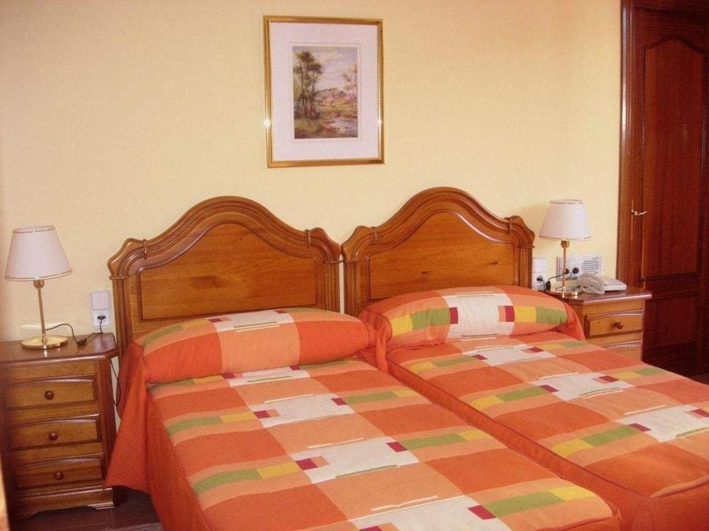 Pensio La Creu Hotel Esterri d'Àneu Kültér fotó